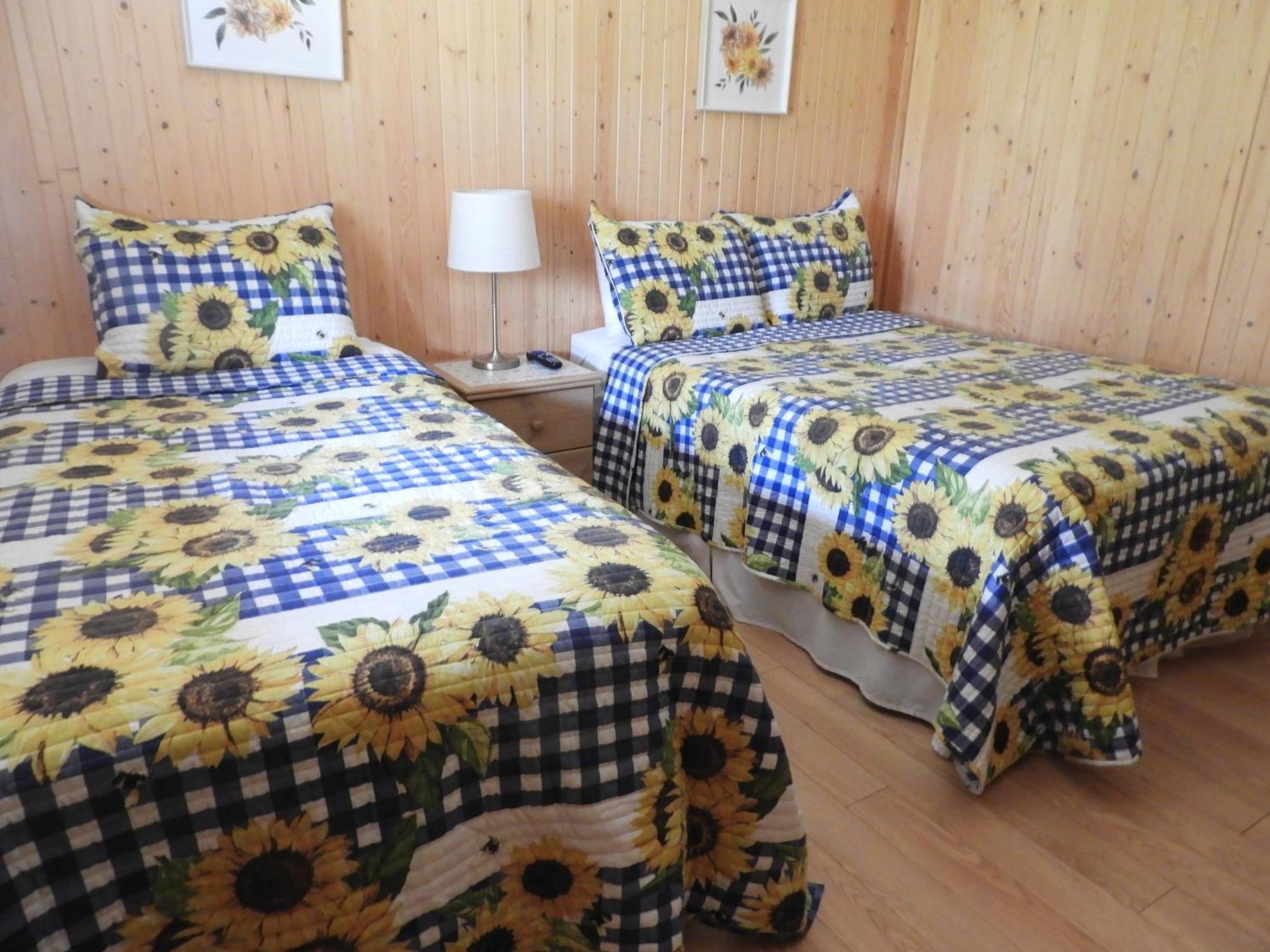 Hotel Sous La Croix 152725 Tadoussac Esterno foto