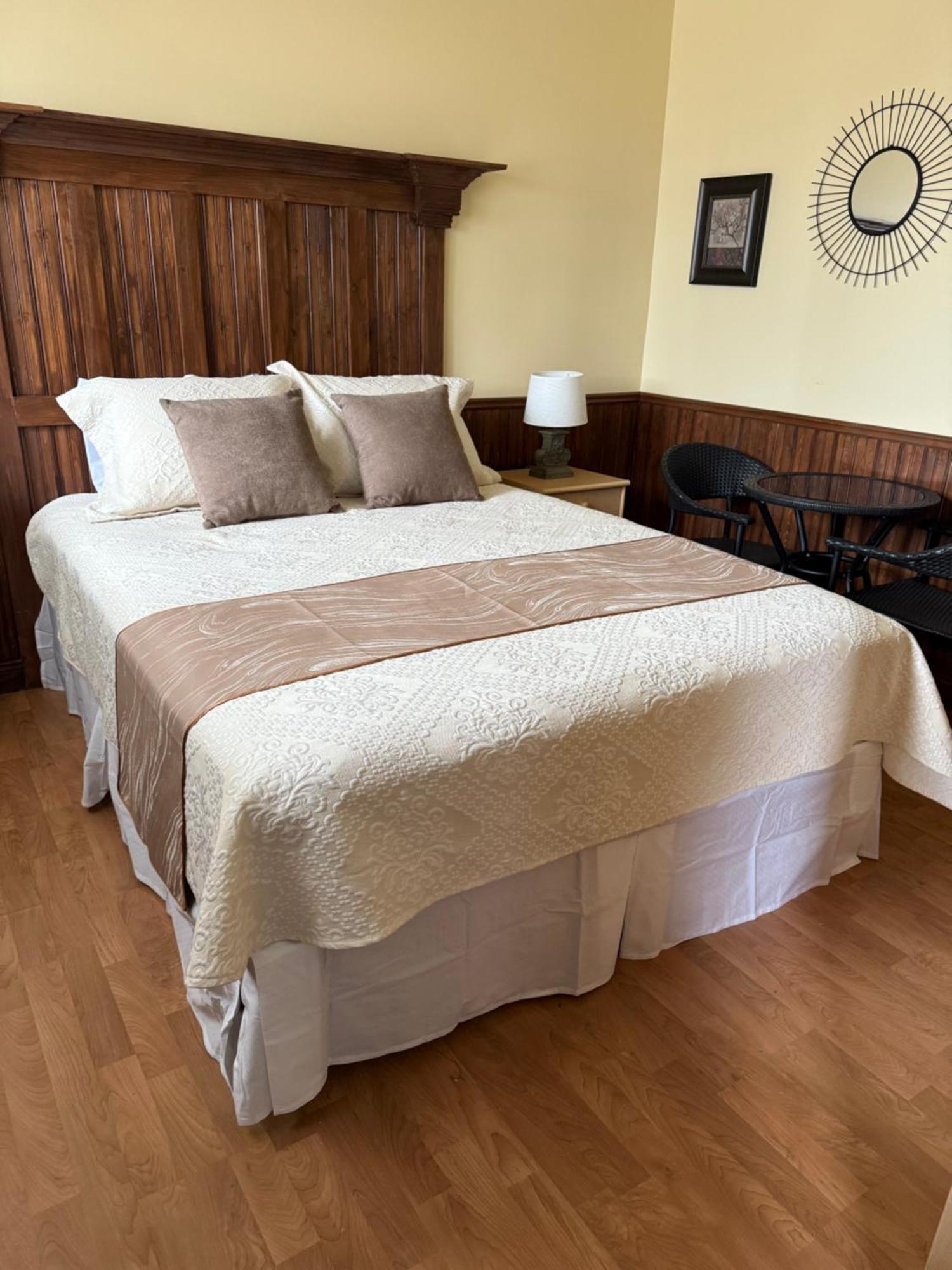 Hotel Sous La Croix 152725 Tadoussac Esterno foto