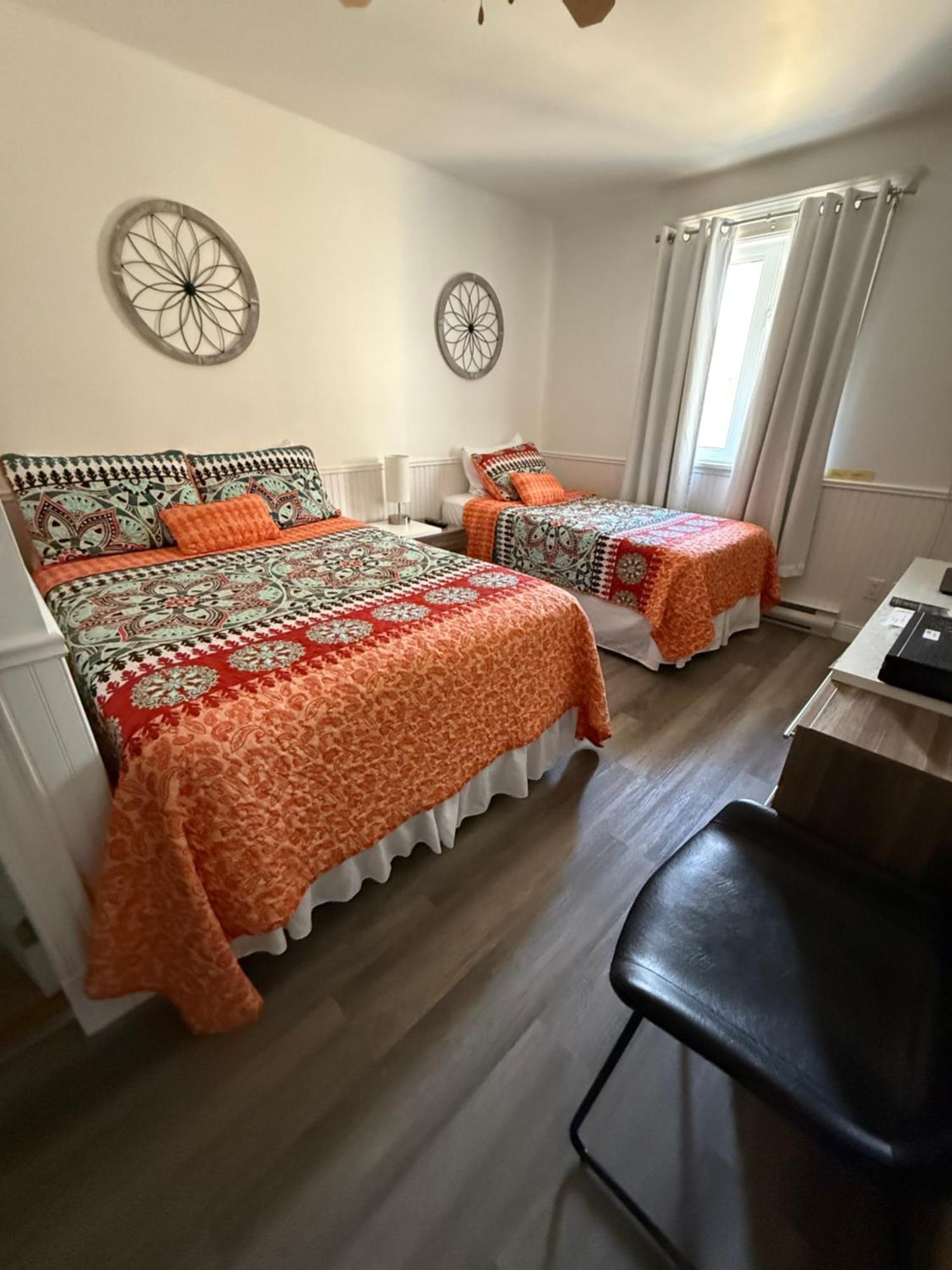 Hotel Sous La Croix 152725 Tadoussac Esterno foto