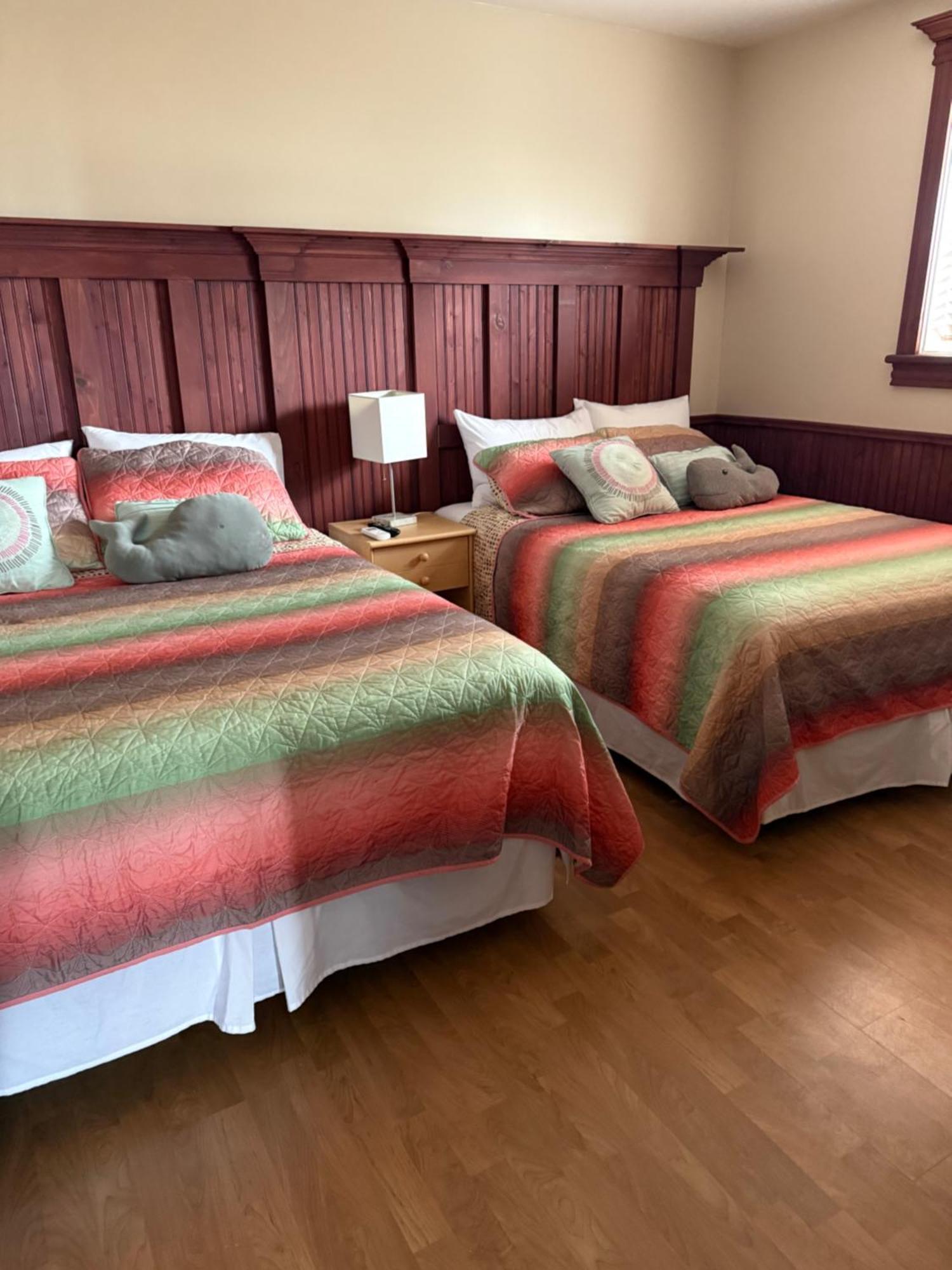 Hotel Sous La Croix 152725 Tadoussac Esterno foto