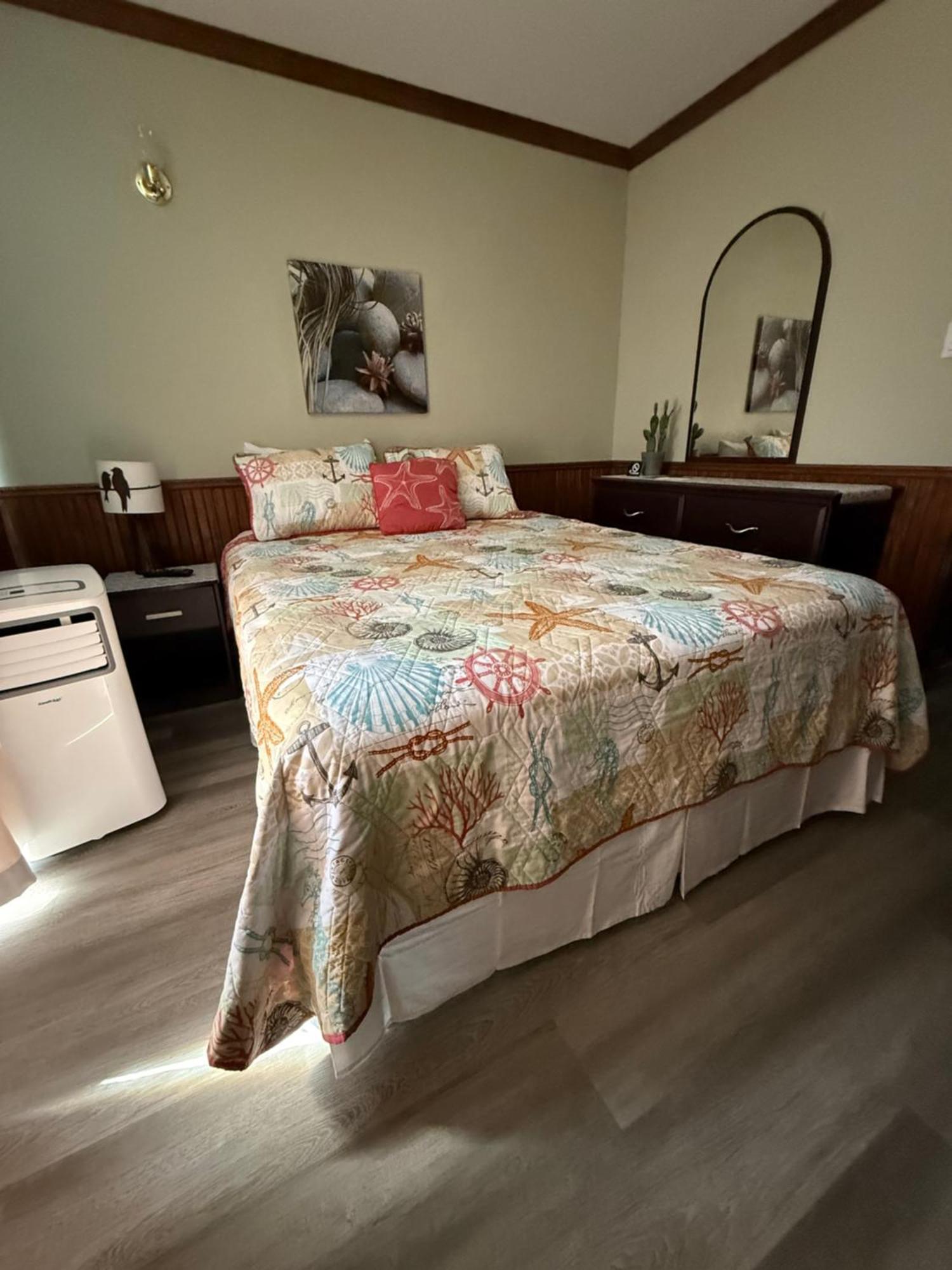 Hotel Sous La Croix 152725 Tadoussac Esterno foto