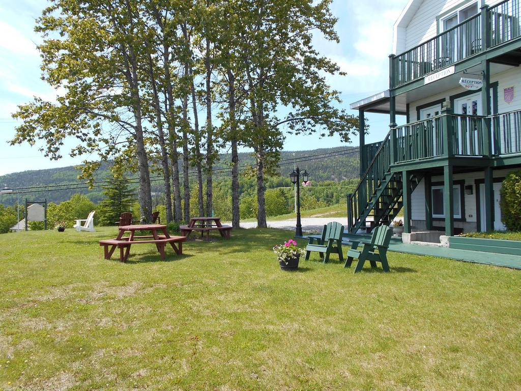 Hotel Sous La Croix 152725 Tadoussac Esterno foto