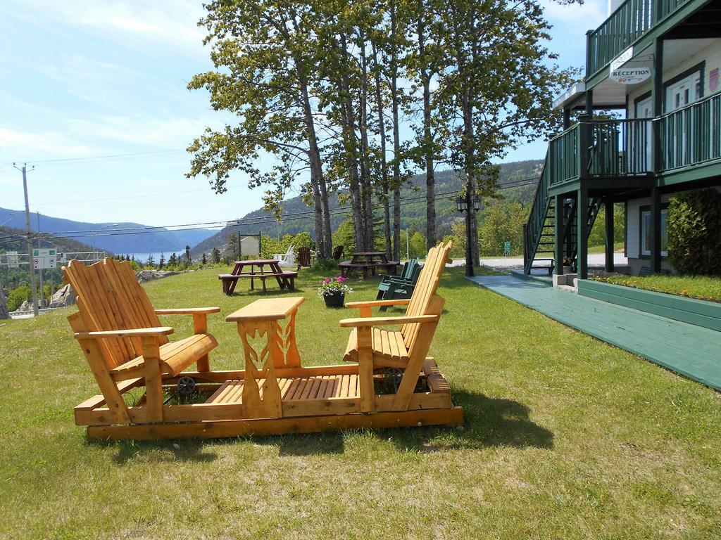 Hotel Sous La Croix 152725 Tadoussac Esterno foto