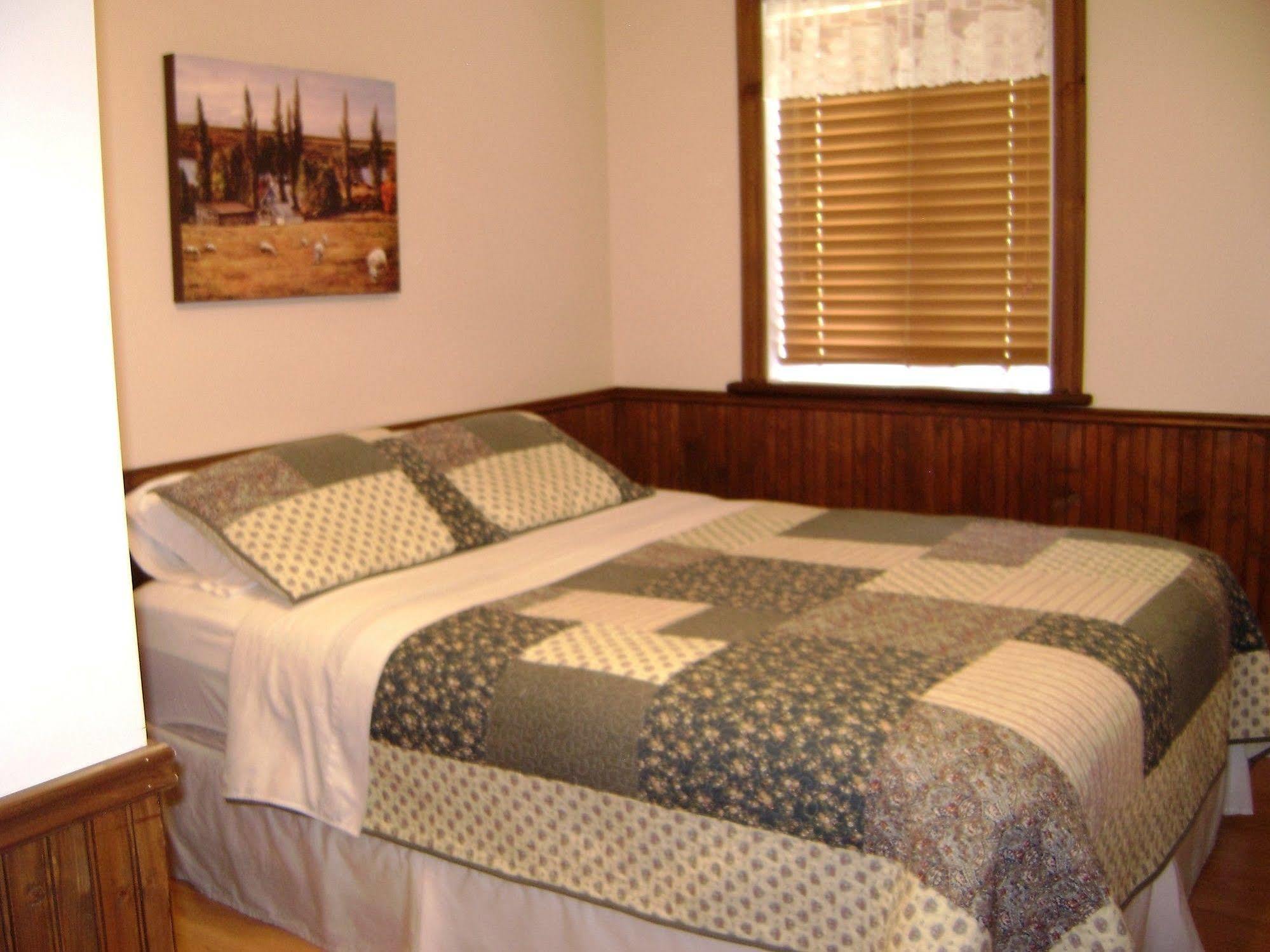 Hotel Sous La Croix 152725 Tadoussac Esterno foto
