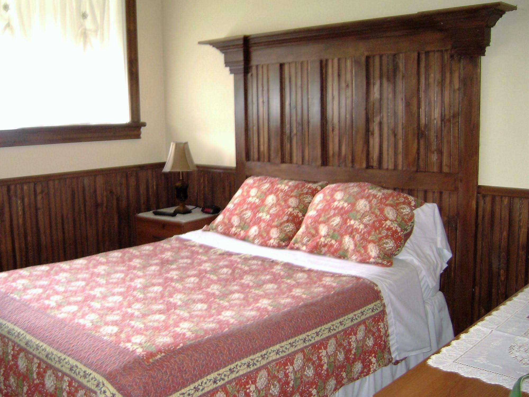 Hotel Sous La Croix 152725 Tadoussac Esterno foto