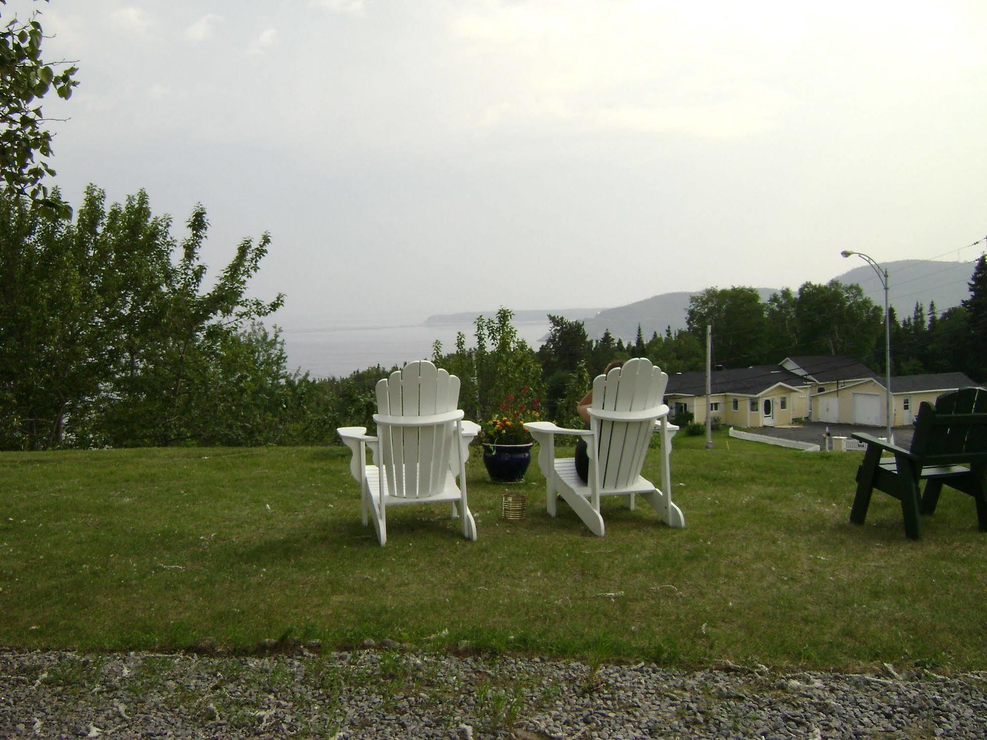 Hotel Sous La Croix 152725 Tadoussac Esterno foto