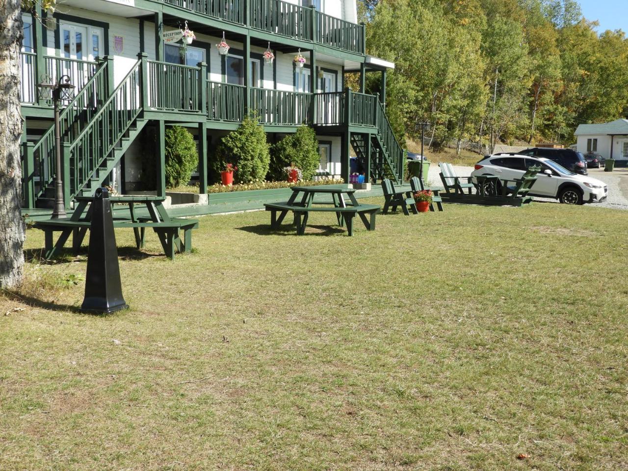 Hotel Sous La Croix 152725 Tadoussac Esterno foto
