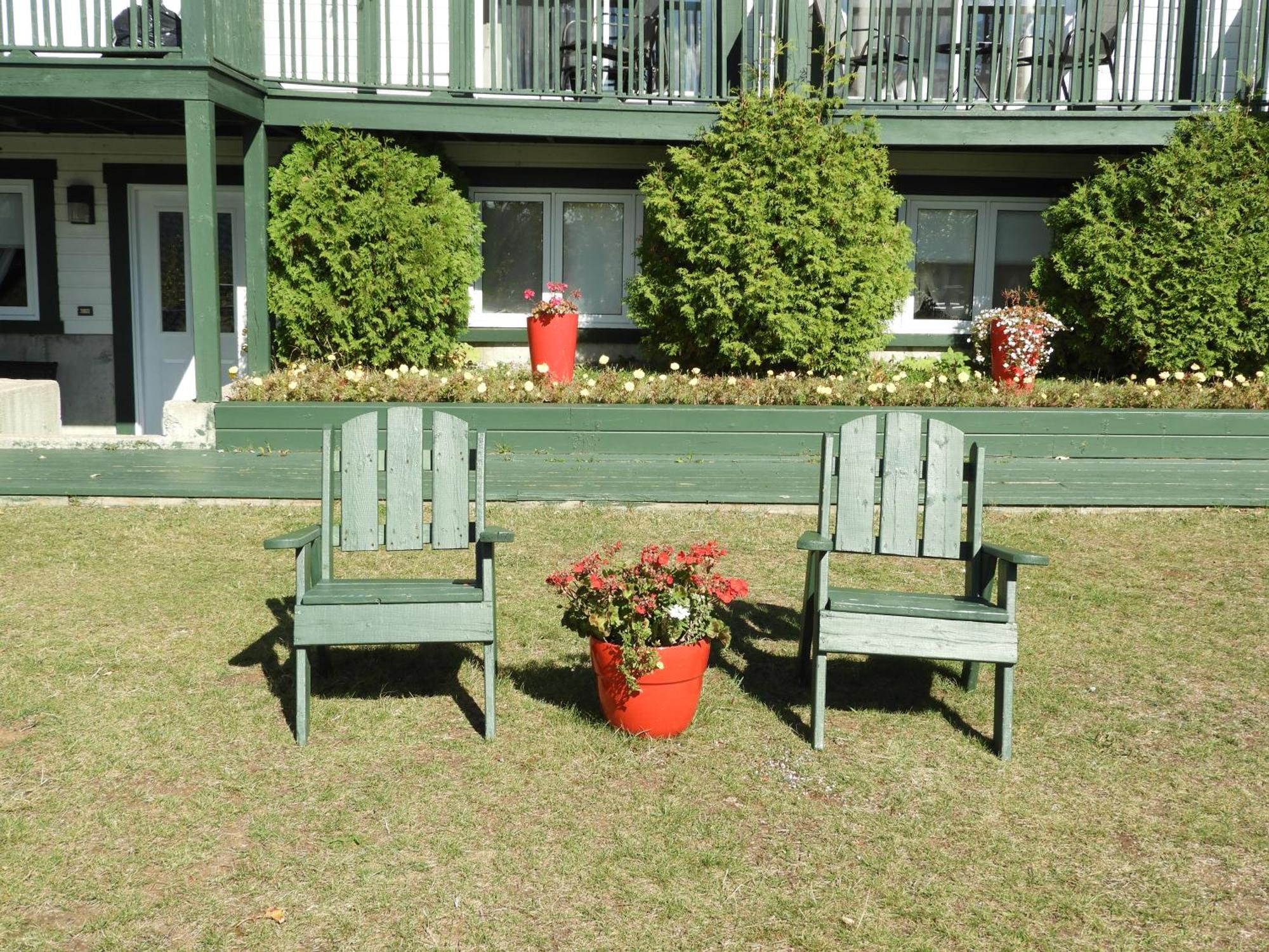 Hotel Sous La Croix 152725 Tadoussac Esterno foto