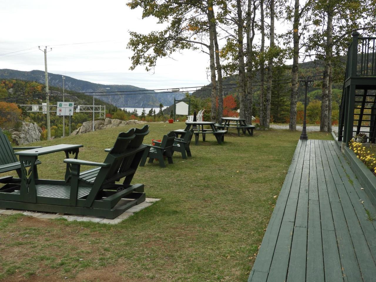 Hotel Sous La Croix 152725 Tadoussac Esterno foto